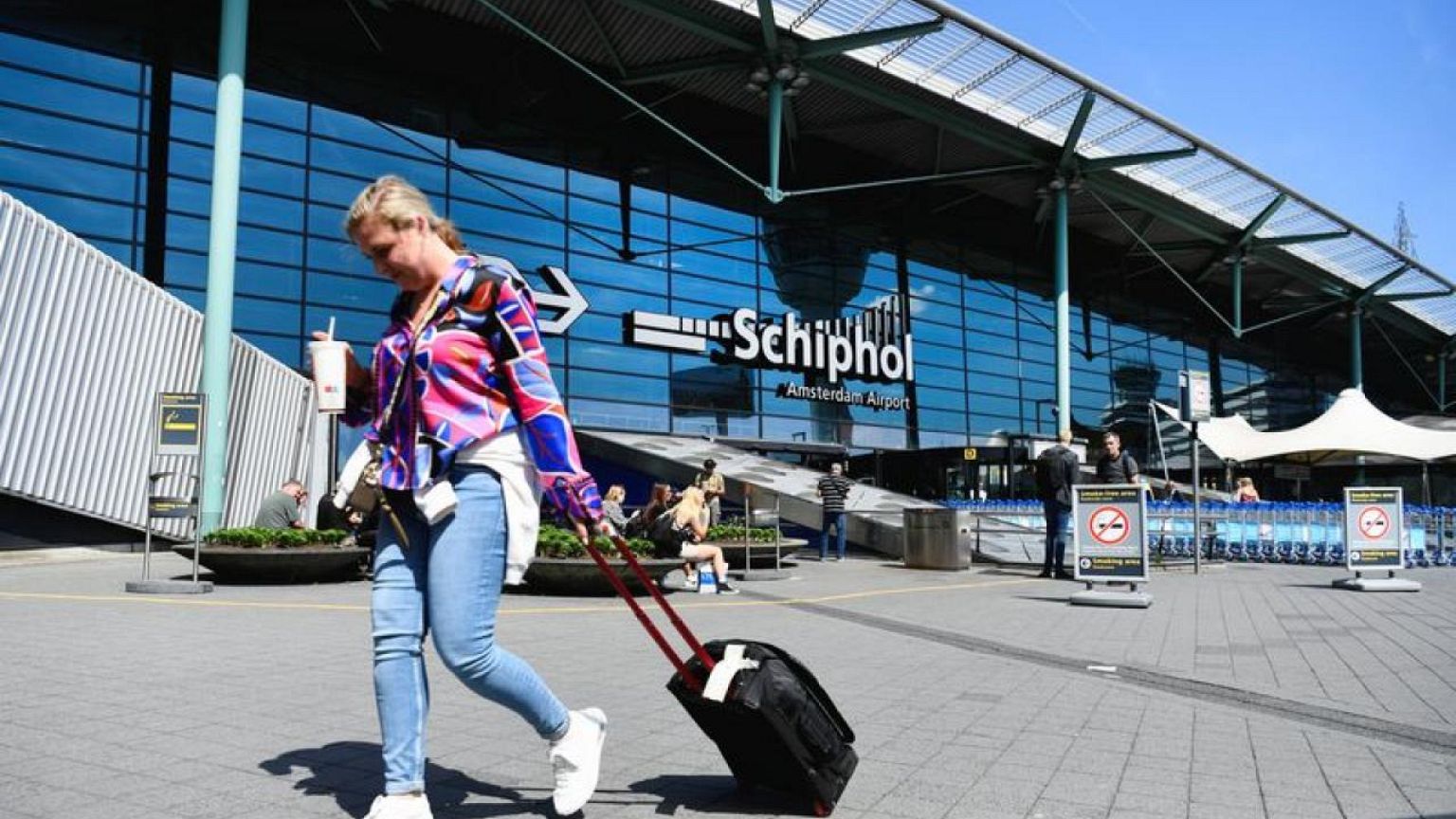 Schiphol airport reducing daily passenger flow by 18%