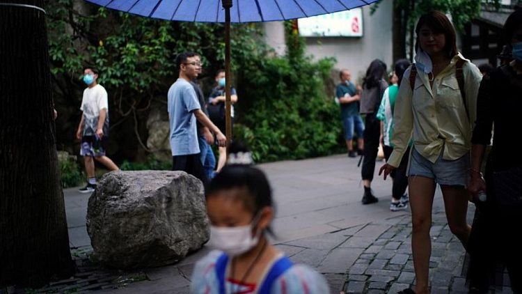 Ciudad china de Chengdu dice que volverá gradualmente a la normalidad tras confinamiento por COVID