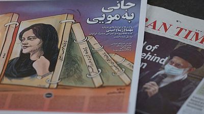منظمة حقوقية: مقتل 5 في إيران في احتجاجات على وفاة امرأة احتجزتها الشرطة منظمة حقوقية: مقتل 5 في إيران في احتجاجات على وفاة امرأة احتجزتها الشرطة