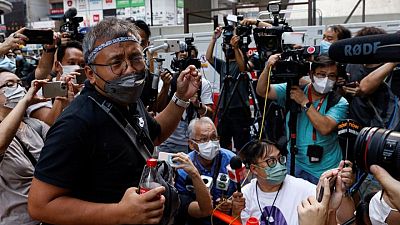 El jefe de grupo de periodistas de Hong Kong es acusado de obstruir a la policía