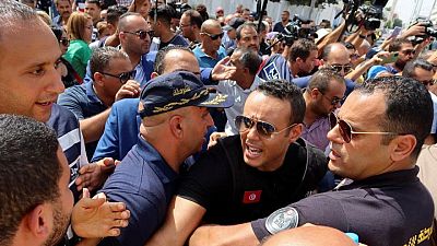 شرطة مكافحة الإرهاب بتونس تحقق مع الغنوشي زعيم النهضة وعلي العريض القيادي بالحزب