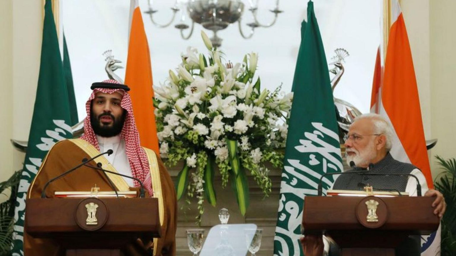 رئيس الوزراء الهندي ناريندرا مودي مع ولي العهد السعودي محمد بن سلمان