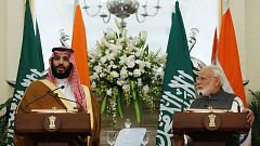 رئيس الوزراء الهندي ناريندرا مودي مع ولي العهد السعودي محمد بن سلمان