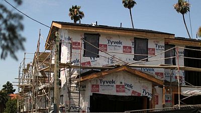 Inicios construcción de viviendas EEUU repuntan en agosto; permisos de construcción caen
