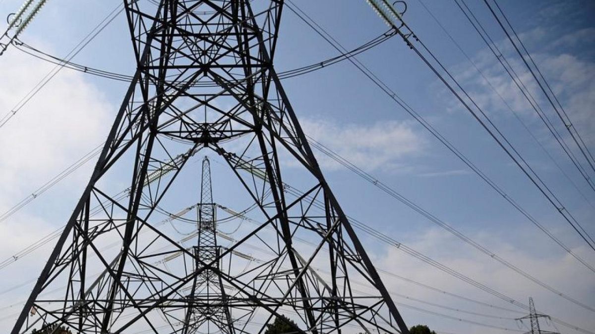 شبكة الكهرباء البريطانية تحذر من أن البلاد قد تواجه انقطاعا مخططا للتيار الكهربائي لمدة ثلاث ساعات عن المنازل والشركات هذا الشتاء، 14 أكتوبر 2022.