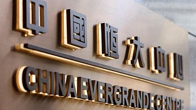 China Evergrande estudia el traspaso de activos a su unidad inmobiliaria para pagar su deuda