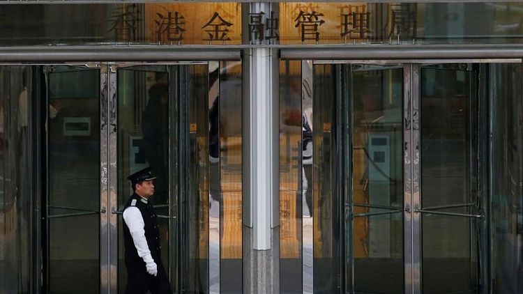 Hong Kong eliminará la cuarentena en hoteles para los viajeros en octubre -medios