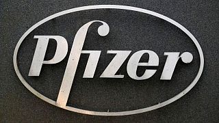 شعار مخابر فايزر للأدوية.