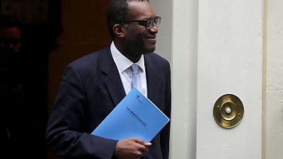 Reino Unido introducirá la exención de impuestos a las compras de turistas extranjeros -Kwarteng