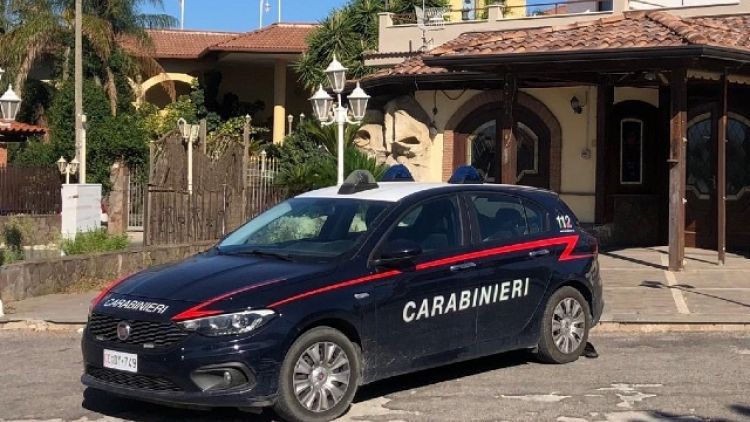 30enne e 19enne sorpresi dai carabinieri in hotel del Napoletano