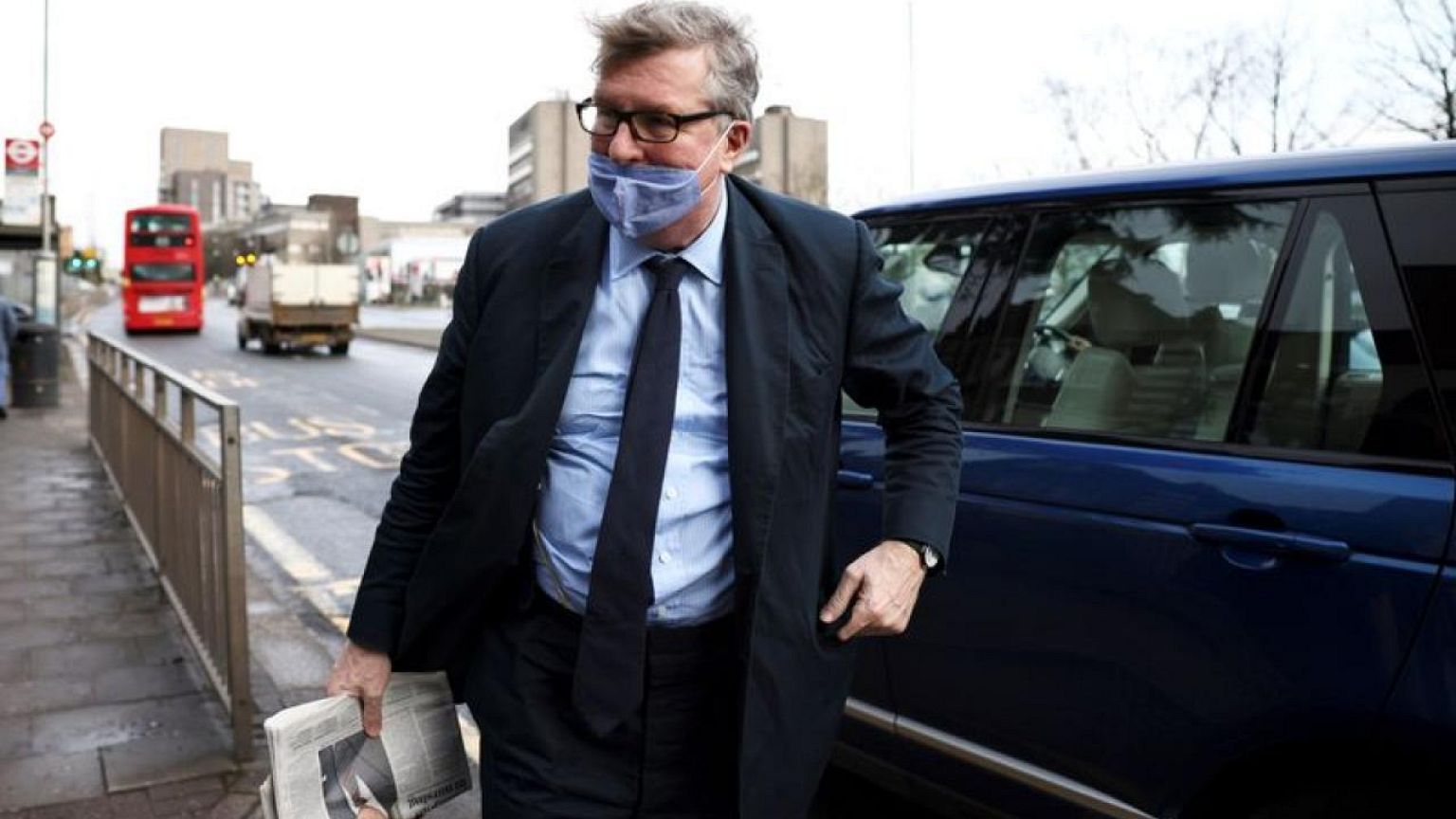 Odey's hedge fund soars 145% on bets against UK bonds - sources