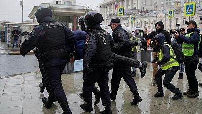Rusia detiene a más de 730 personas en protestas contra movilización: grupo de derechos