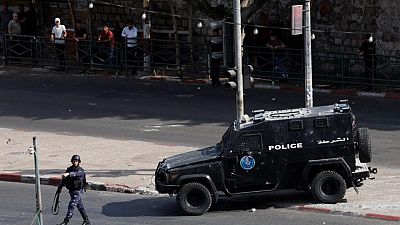 Las fuerzas israelíes disparan a un conductor palestino, dicen que intentó embestirles