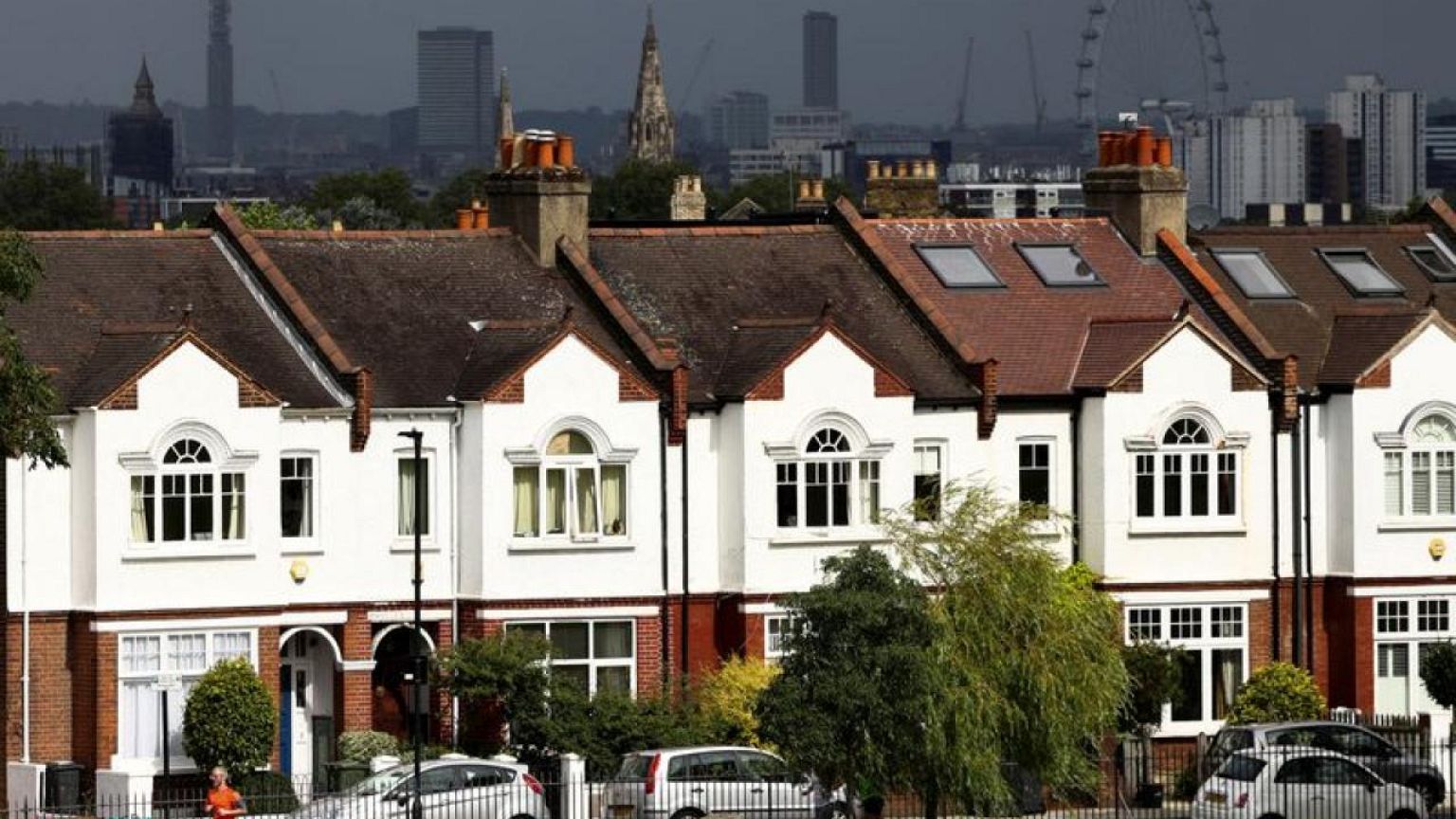 UK house prices rise 13.6% y/y in August