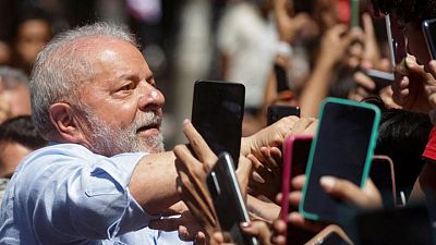 Lula se mantiene por delante de Bolsonaro de cara a las elecciones de Brasil: sondeo