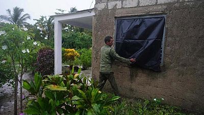 Ian azota el oeste de Cuba y avanza con fuerza hacia Florida