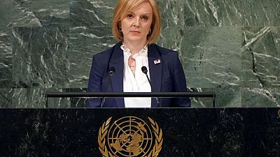 Truss sigue adelante con su "controvertido" plan económico y defiende su decisión