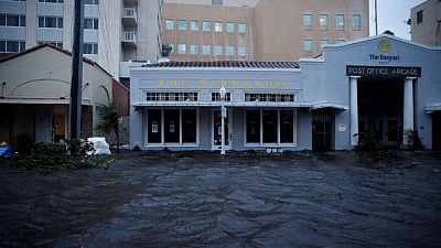 La poderosa tormenta Ian atraviesa Florida después de azotar la costa del Golfo