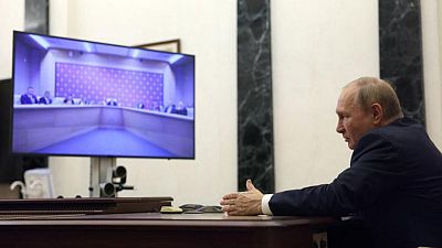 Putin firma decretos que abren el camino para anexionar dos regiones de Ucrania