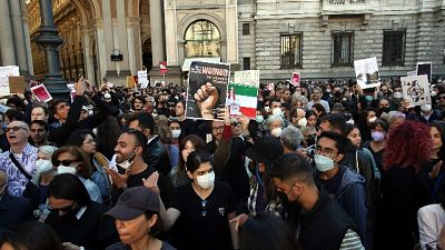 Centinaia iraniane hanno chiesto una rivoluzione pacifica