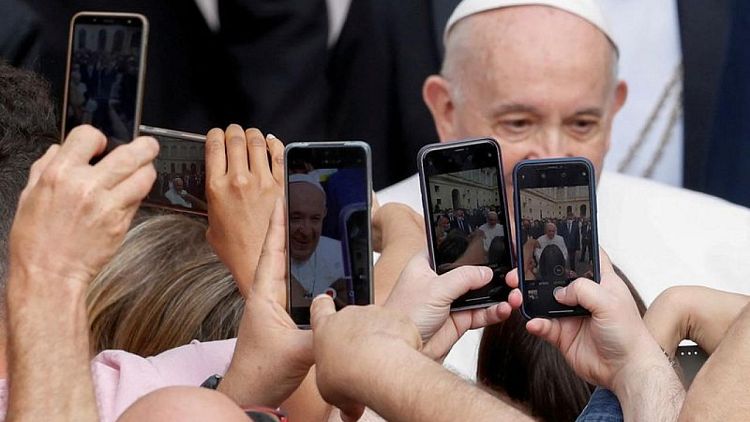 Mobile phone critic Pope Francis meets Apple chief Tim Cook