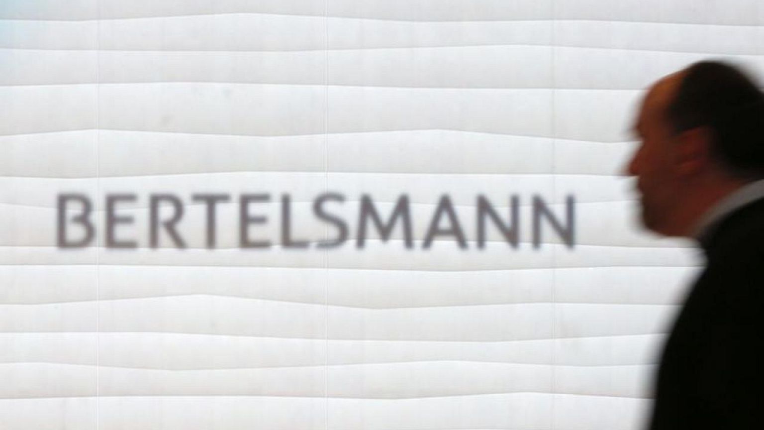Exclusive-Bertelsmann's RTL Group scraps plan to sell stake in French TV Group M6 - sources
