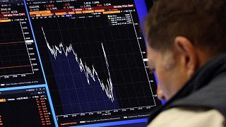 Acciones y libra suben tras giro fiscal en Reino Unido que inyectó algo de confianza Acciones y libra suben tras giro fiscal en Reino Unido que inyectó algo de confianza