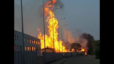 L'incendio è visibile dall'autostrada A7