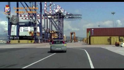 Operazione Gdf, c'è anche funzionario Agenzia delle Dogane Operazione Gdf, c'è anche funzionario Agenzia delle Dogane