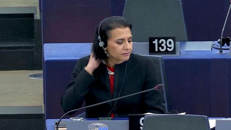 Swedish MEP cuts hair during speech in solidarity with Iranian women