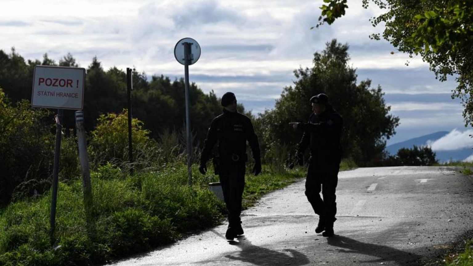 Czech government extends Slovak border checks by 20 days