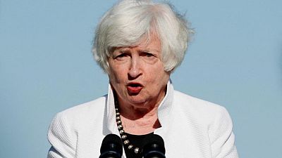 Yellen dice economía global enfrenta dificultades y advierte sobre "coerción" geopolítica