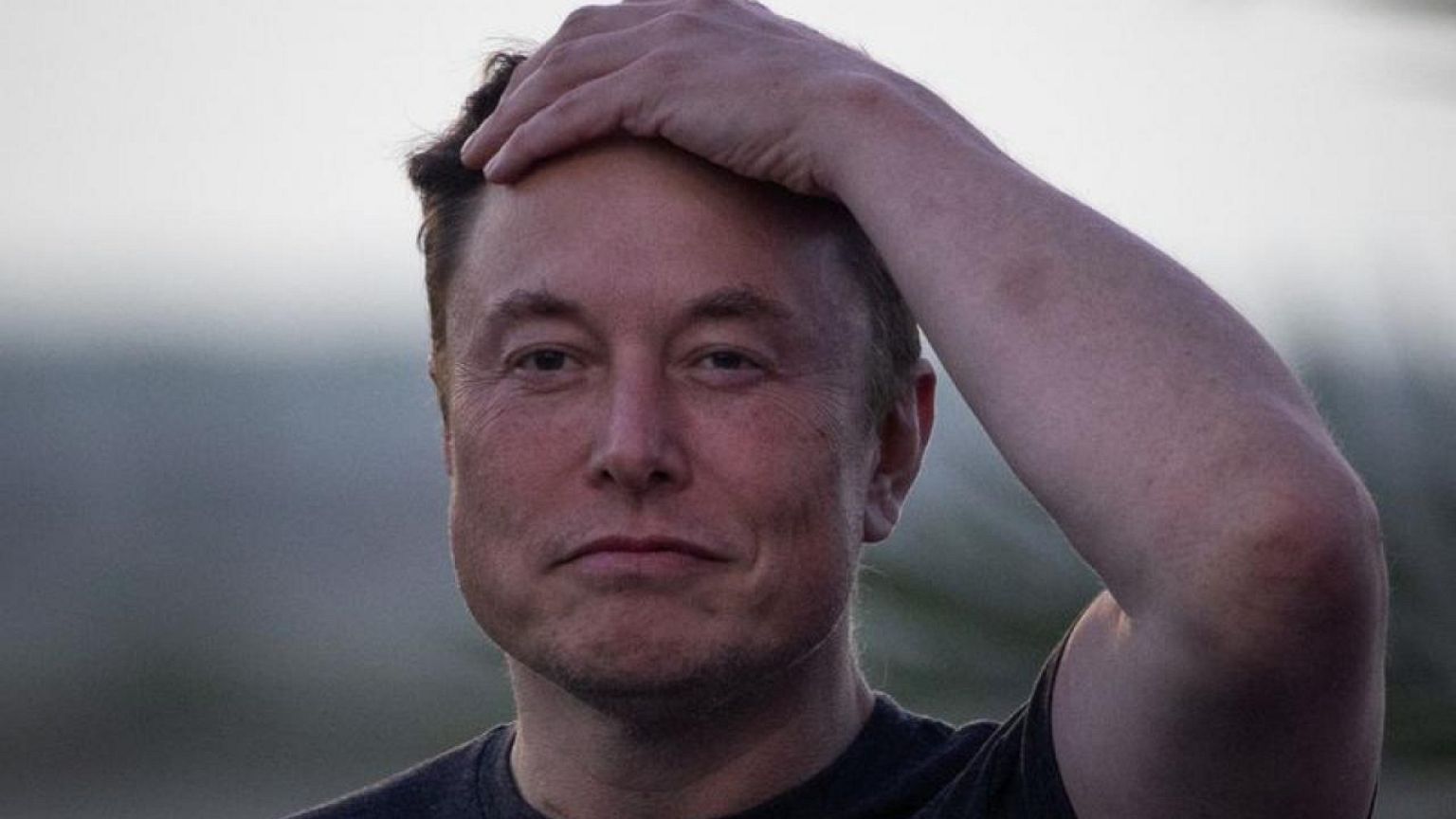 Explainer-How will Elon Musk pay for Twitter?