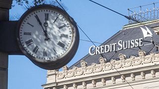 Credit Suisse reduce su deuda para calmar los temores de los inversores