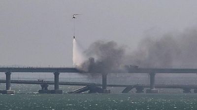 انفجار شاحنة يلحق أضرارا بجسر إمداد رئيسي للقوات الروسية في القرم