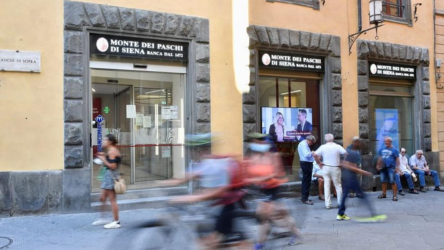 Italy's MPS to launch share sale after getting banks' backing