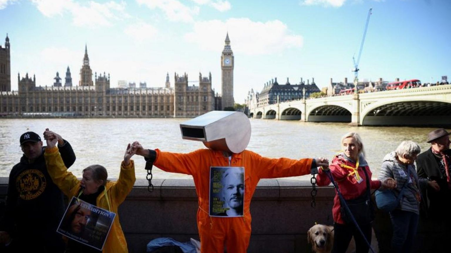 Assange supporters form human chain at UK parliament