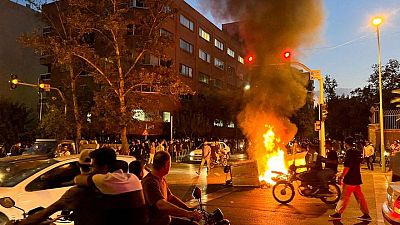 إيران تطالب الزوار الأجانب باحترام القوانين مع استمرار الاحتجاجات إيران تطالب الزوار الأجانب باحترام القوانين مع استمرار الاحتجاجات