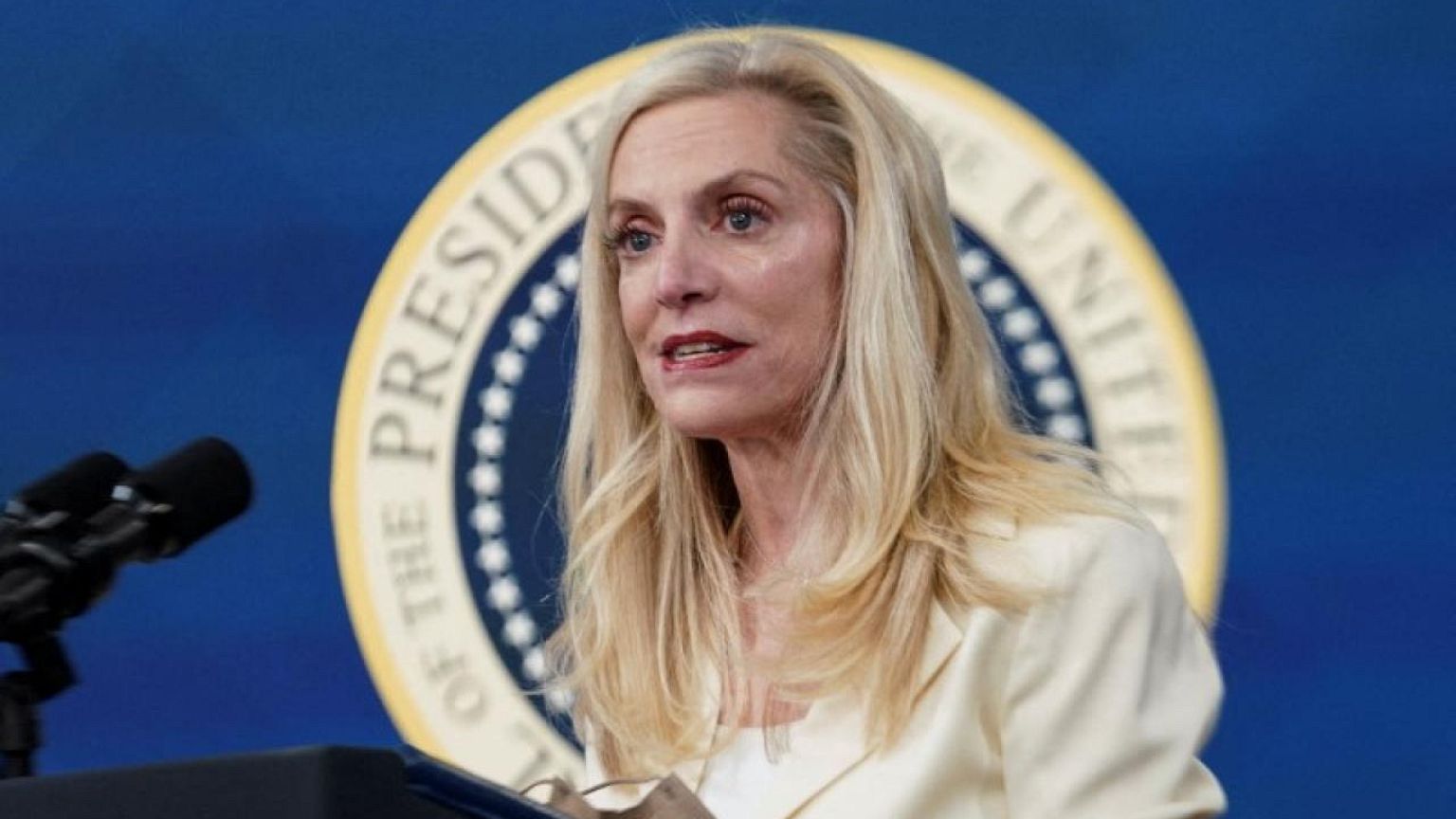 Datos de EEUU podrían estar alineándose con escenario de "aterrizaje suave": vicepresidenta Fed