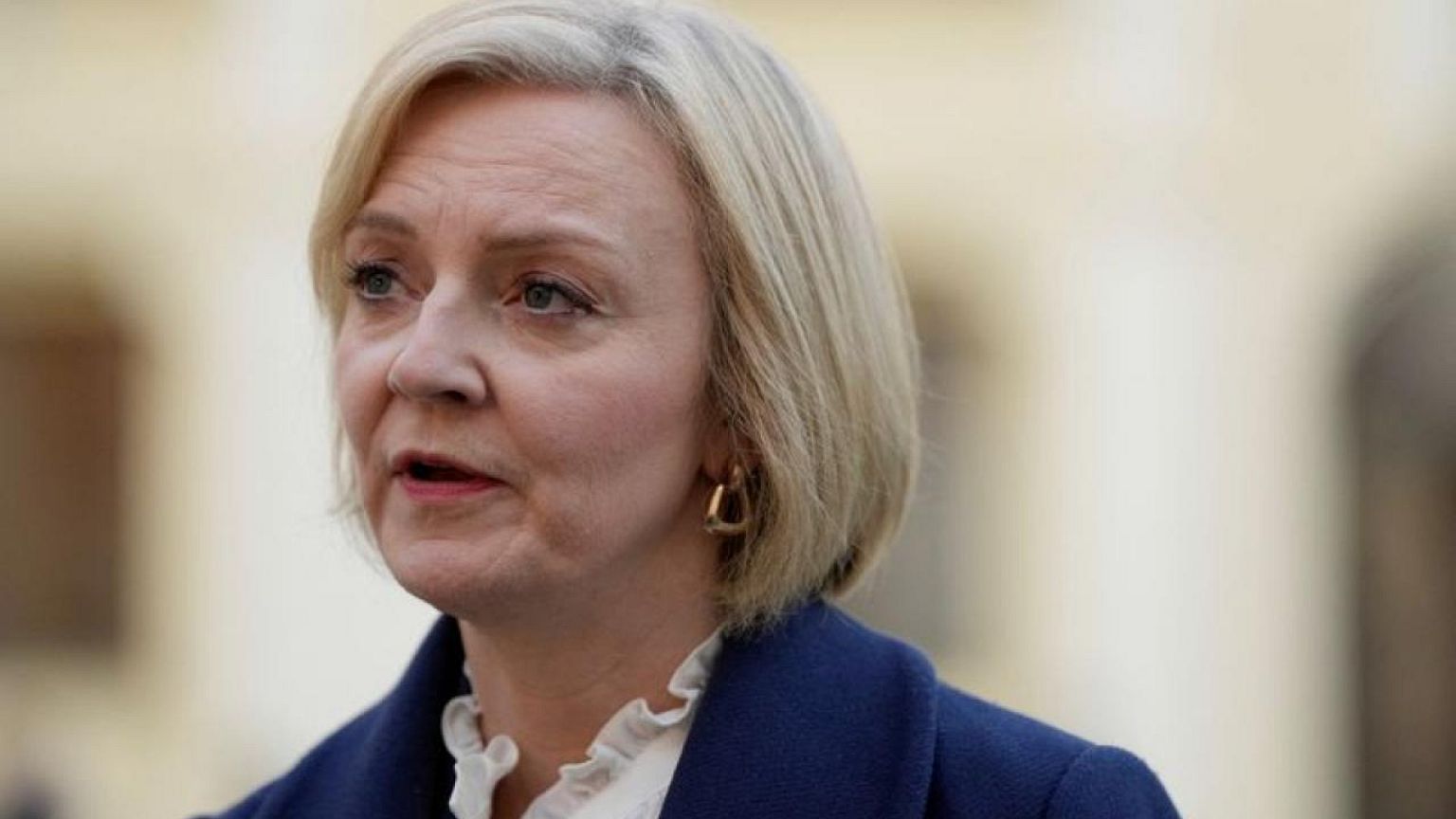 ¿Puede Liz Truss durar más que una lechuga?, se pregunta un tabloide británico en Twitter