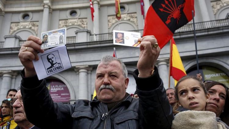 Los herederos del fundador del partido fascista español piden que se exhumen sus restos
