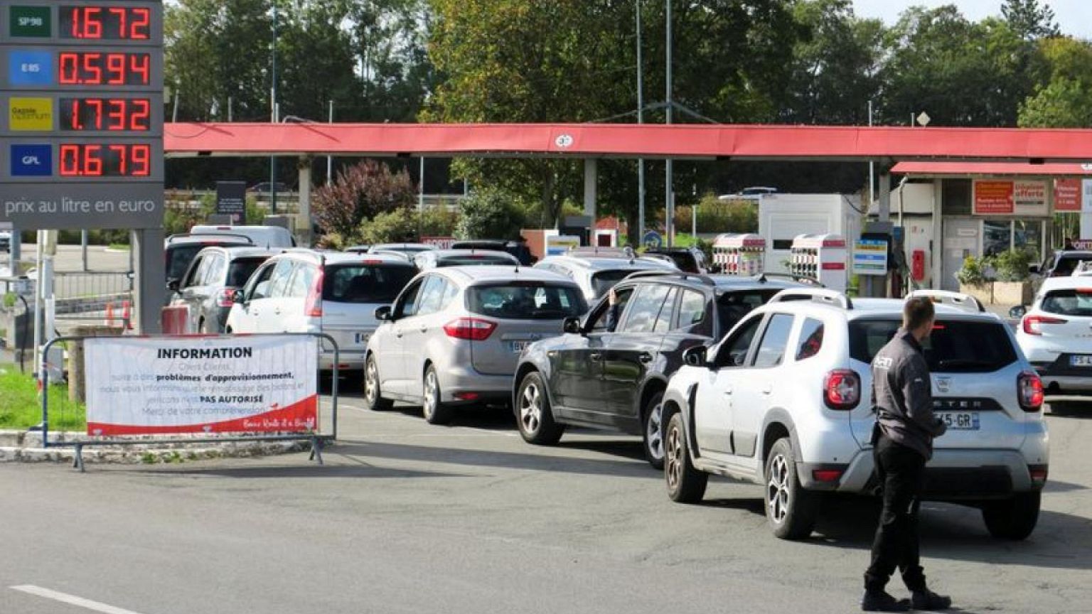 Explainer-Why are French refinery workers striking?