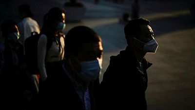 الصين تسجل 997 إصابة جديدة بفيروس كورونا