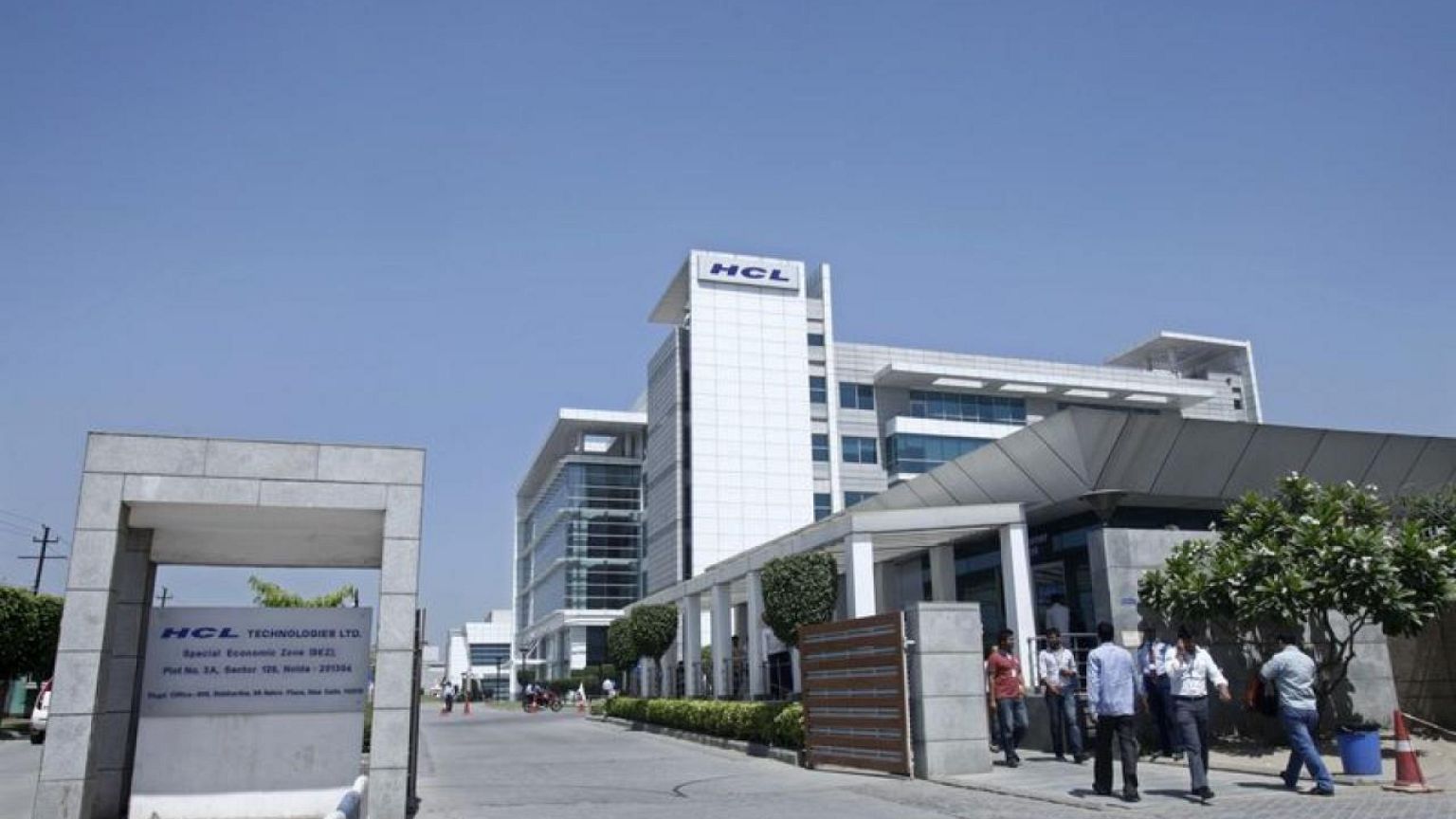 India's HCL Tech tumbles 6% after downbeat revenue forecast