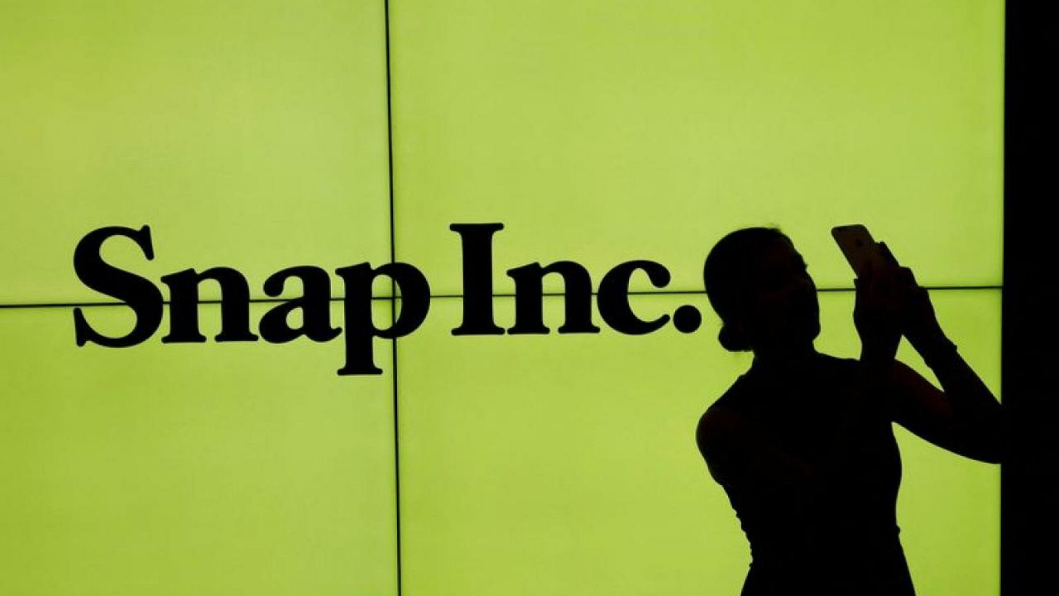 Digital ad market shows 'signs of life' but economy clouds 2023 outlook