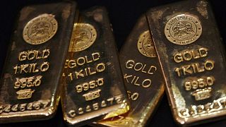 الذهب يتراجع 1‭%‬ مع صعود الدولار