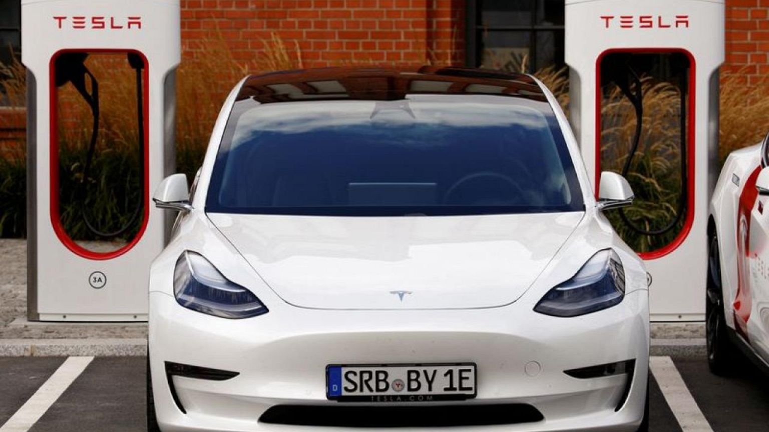 Tesla will not start German mass battery production before 2024 -Handelsblatt