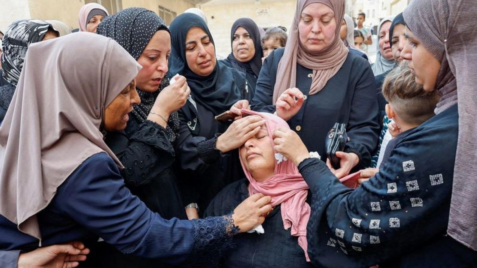 One Palestinian killed, one badly wounded by Israeli forces in West Bank