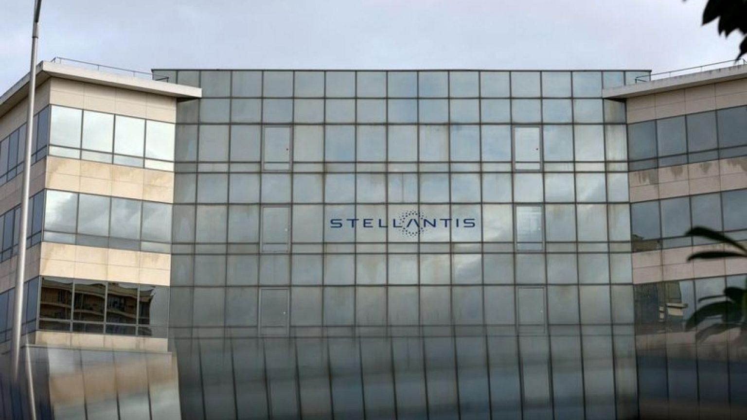 Stellantis output in Italy to fall in 2022 for a fifth year, union says
