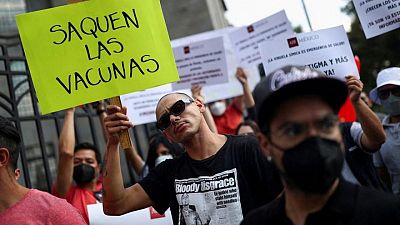 "Una travesía larga": sin vacunas contra viruela del mono, mexicanos van en su búsqueda al extranjero